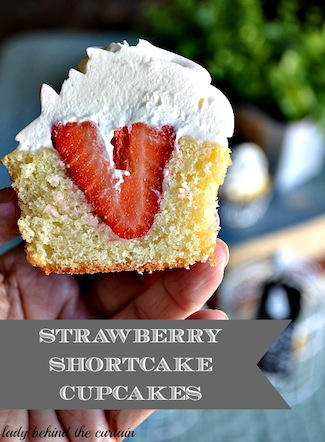 Lady-Behind-The-Curtain-Strawberry-Shortcake-Cupcakes-5